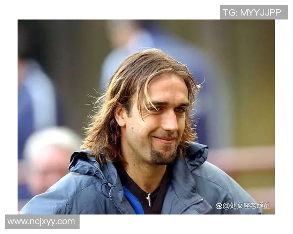 足球明星长发造型男生时尚风格与魅力展示